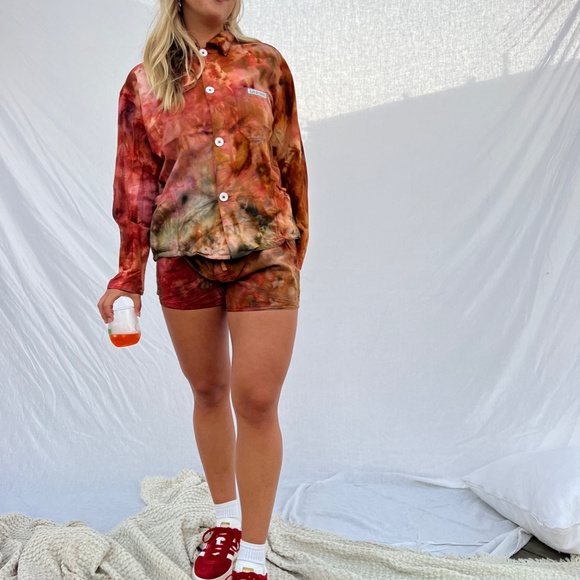 Button Down - Picture 5 of 6